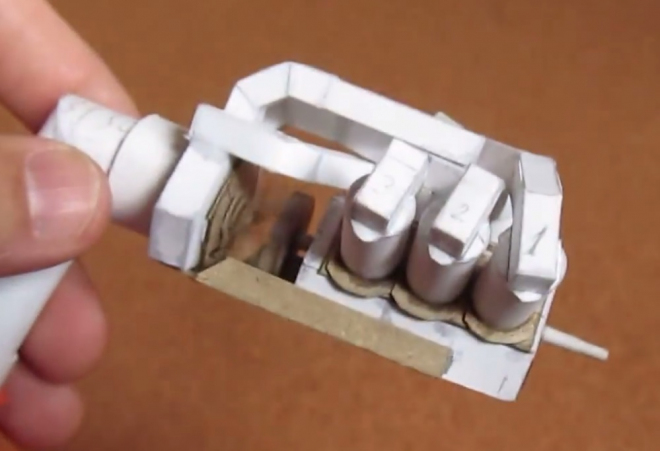 Funkční model motoru V6 lze postavit i z papíru, běží na stlačený vzduch (video)