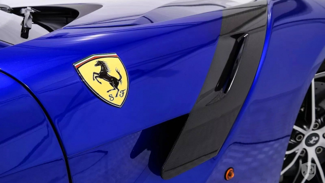 Modrá je dobrá. Ferrari F12tdf v unikátní modři je paráda za 20 milionů