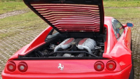 Dát Ferrari jiný motor nemusí být svatokrádež. Tato F355 už nemá V8