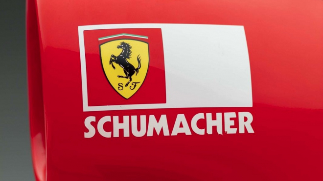 K mání je Schumacherova mistrovská F1. Je stále plně funkční, stát bude majlant