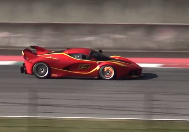 Ferrari FXX K nechybělo v Mugellu. Brzdy rozžhavilo do ruda, šlehalo plameny (videa)