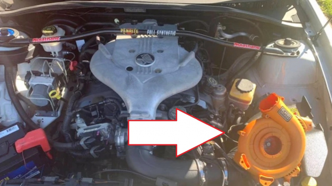 Muž zkusil originální cestou zvýšit výkon vozu, policie mu na 24 hodin zakázala řídit