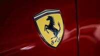 Mladí Japonci našli cestu, jak jezdit supersportovními auty typu Ferrari, aniž by je museli kupovat a půjčovat kdekomu