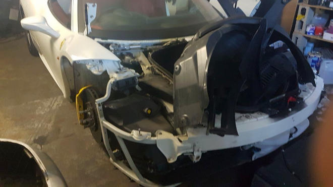 I Ferrari se dnes kradou na díly, takhle skončilo jedno z nich