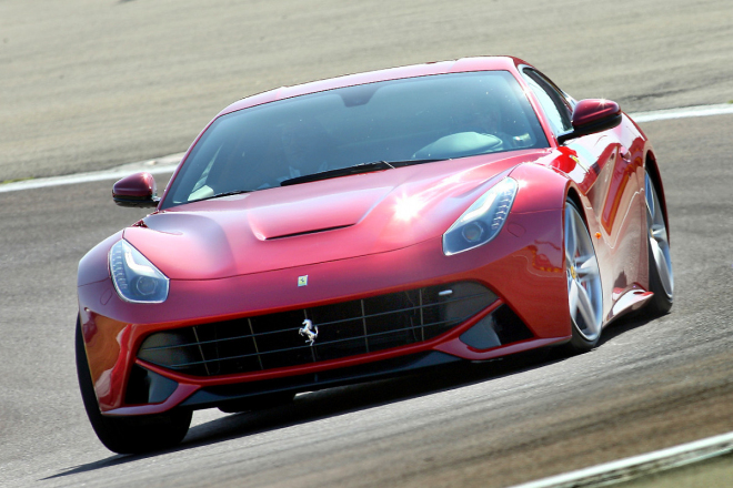 Ferrari F12 Berlinetta: konečně pořádná sada nových fotek