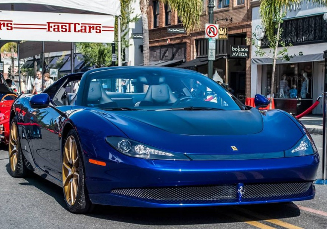 Ferrari Sergio: jeden ze šesti kusů nafocen na ulici, v modrém laku