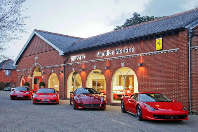 Takhle vypadá showroom roku Ferrari, za odměnu dostal motor