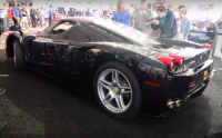 Ferrari Enzo přijelo na dražbu s kouřem od motoru, i tak se prodalo za 51 milionů (video)