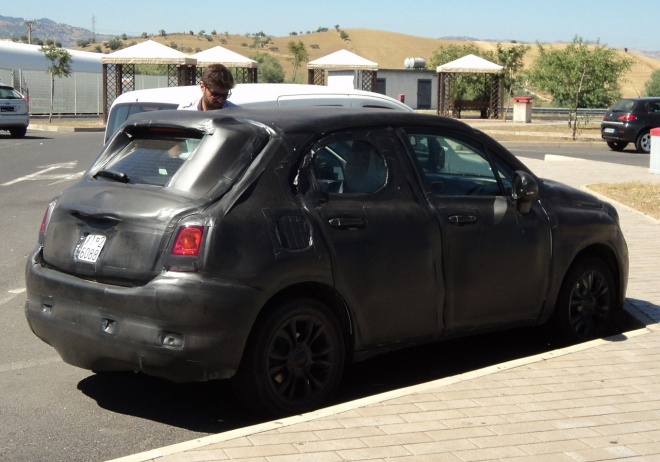 Fiat 500X nafocen při testech na Sicílii, premiéra se možná odehraje už v Paříži