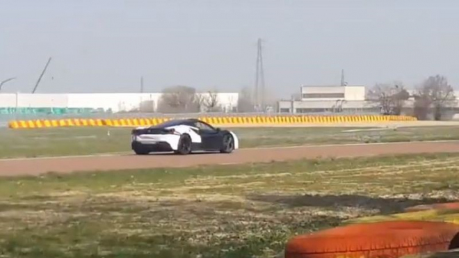 Pohon budoucích Ferrari natočen při testech. Je to strašidelně tichá podívaná