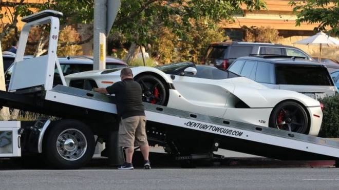 Mistr světa F1 dráždí svou stáj, potají koupil další Ferrari. Provalilo se to i díky poruše