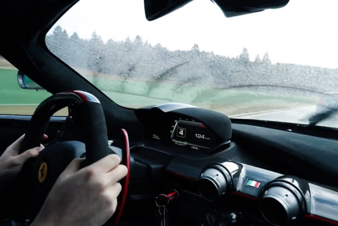 LaFerrari versus zima, déšť, provoz a sjeté pneumatiky na okruhu ve Spa (video)