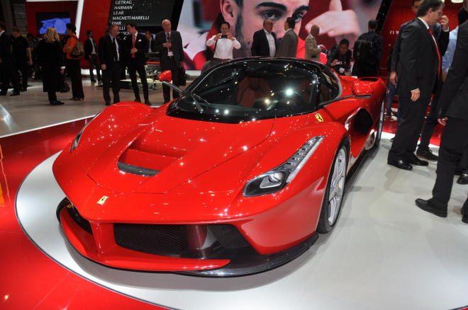 Ferrari omezí produkci, loňský rekordní počet prodaných aut ohrožuje exluzivitu