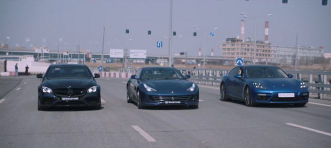 Dvanáctiválcové Ferrari vyzvalo na souboj osmiválcové Němce. A začaly se dít věci