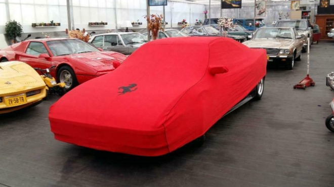 Lidé chtějící víc než mohou mít začali v touze po uznání ničit i klasická Ferrari