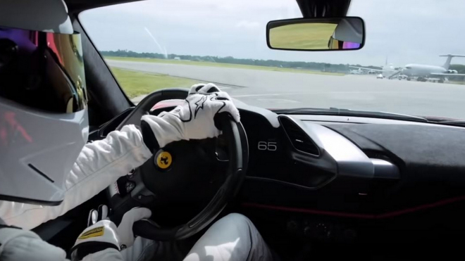 Stig zajel nový rekord testovací trati Top Gearu, ten dosavadní překonal o parník
