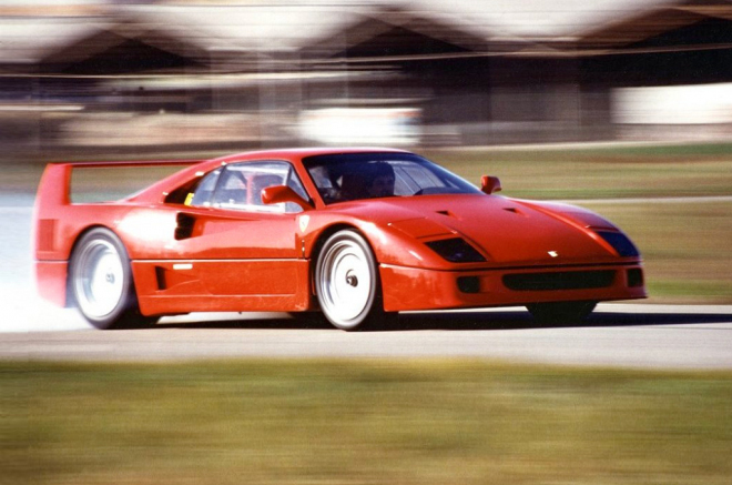 Ferrari F40: legenda legend jela jako první na světě přes 320 km/h