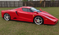 Replika Ferrari Enzo má základ v F430, vzhled hypersportu stejně netrefila