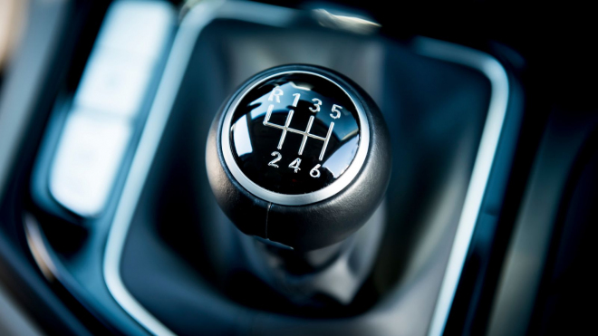 Korejci nabízí svůj luxusní sedan s ručním řazením, ač ví, že ho skoro nikdo nekoupí