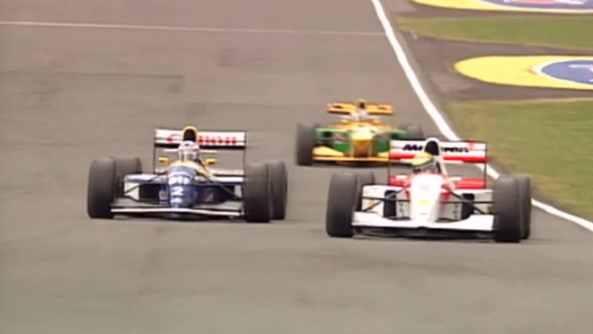 Formule 1 bývala i zábava. Takhle v roce 1993 trápili Sennu Prost a Schumacher
