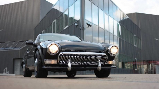 Někdo chtěl jezdit Volhou, ale netrápit se její technikou. Stvořil tohle, teď to prodává