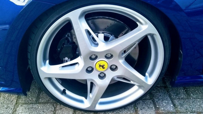 Někdo si zkusil udělat Ferrari z Volkswagenu Golf. Podívejte se, co stvořil