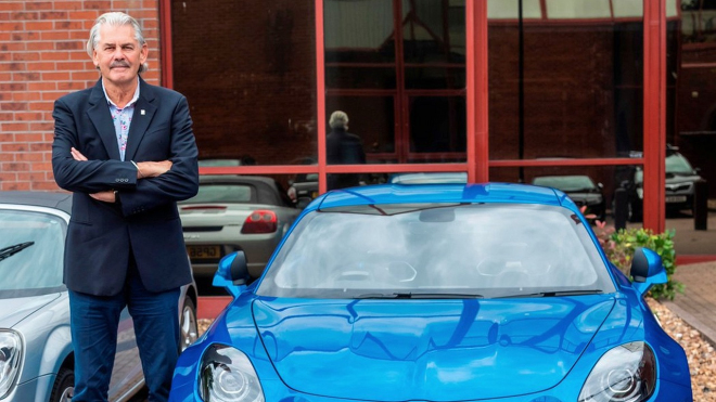 Konstruktéra F1 okouzlil nový francouzský sporťák tak moc, že ho nechal rozebrat na díly