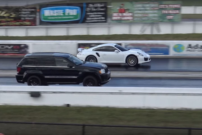 Jeep Grand Cherokee vyzval na sprint Porsche 911 Turbo. Troufalost? Ani ne (video)