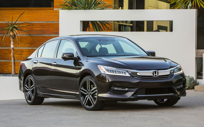 Honda Accord 2016: velký facelift zaplavil Accord chromem i luxusem