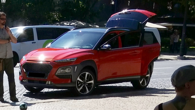 Hyundai Kona bez kamufláže nafoceno zblízka, podívejte se na jeho bizarní příď