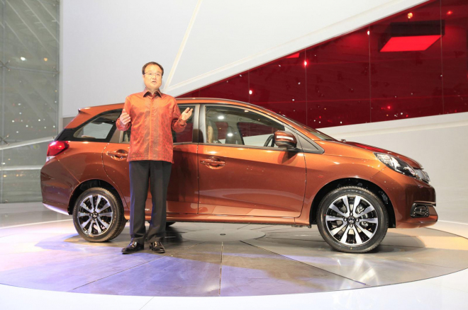 Honda Mobilio: MPV se zvýšeným podvozkem zkouší okouzlit Asii