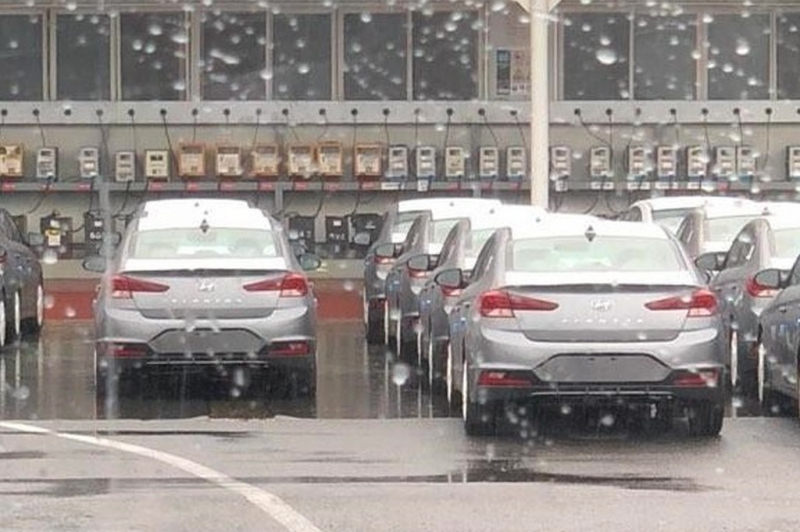 Hyundai_Elantra_novy_design_02_800_600.j