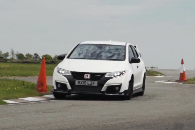 Honda Civic Type-R se postavila BMW M3 a Audi RS3. Šanci mít neměla, jenže... (videa)