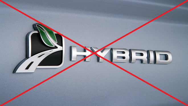 Šéf automobilky popsal, proč jsou hybridy nesmysl. Jako jeden z mála se jim vyhne