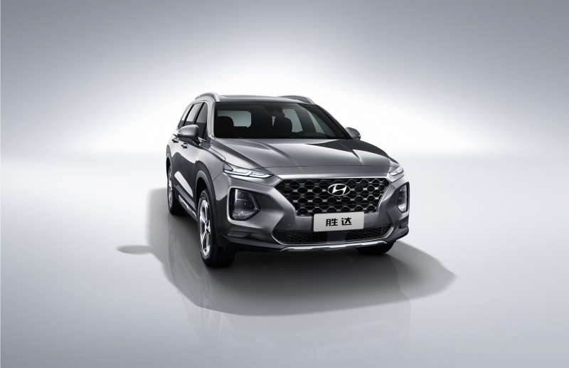 Hyundai_Santa_Fe_2019_cinska_verze_nova_