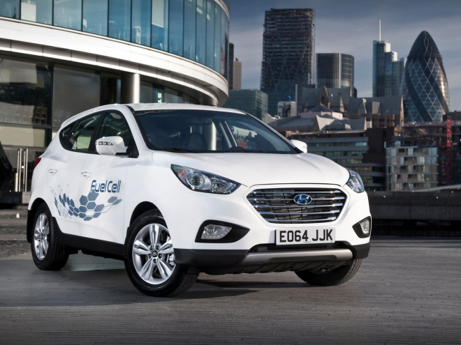 Hyundai ix35 Fuel Cell za 1,94 milionu po mastné dotaci nevypadá na dobrou koupi