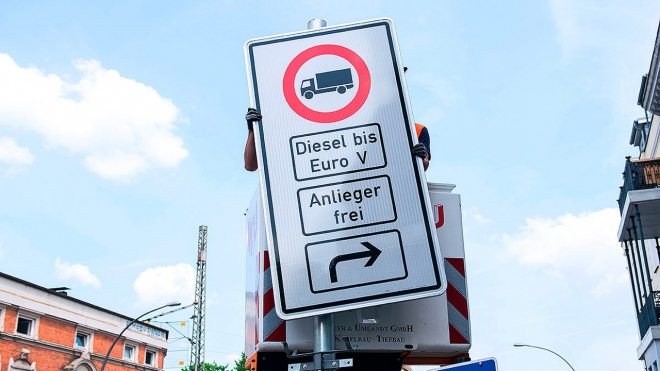 Policie už trestá starší diesely v Hamburku. Reakce místních překvapila i radní