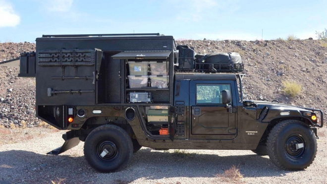 Podívejte se do Hummeru upraveného pro protidrogové. Je připraven na všechno