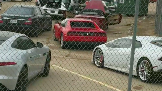 Odkladiště zničených exkluzivních aut je bolavou připomínkou řádění hurikánů