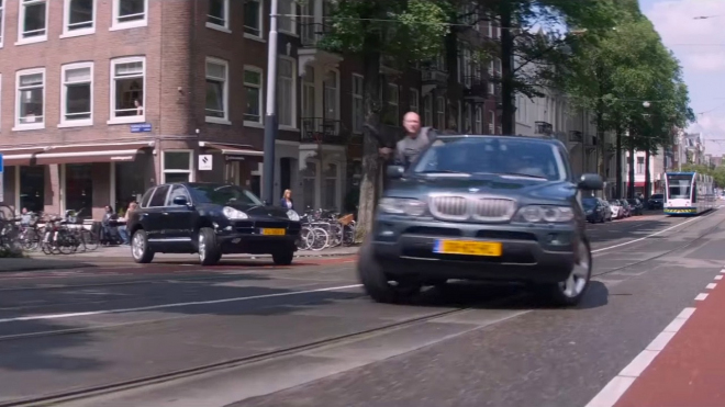 Trailer k filmu plnému honiček s auty dává odpověď na rok starou otázku (video)
