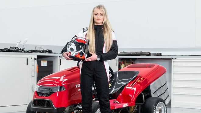 Japonci představili nejrychlejší sekačku světa, rozjede se až na 243 km/h