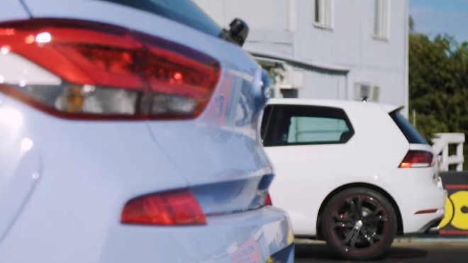 První korejský hot hatch vyzval na souboj „originál” z Německa. Jak dopadl tentokrát?