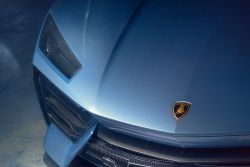 Lamborghini už nechce viset na prodejích jednoho modelu. Přidá další, naštěstí bez pohonu, který &bdquo;negeneruje emoce&rdquo; a &bdquo;nikdo ho nechce&rdquo;