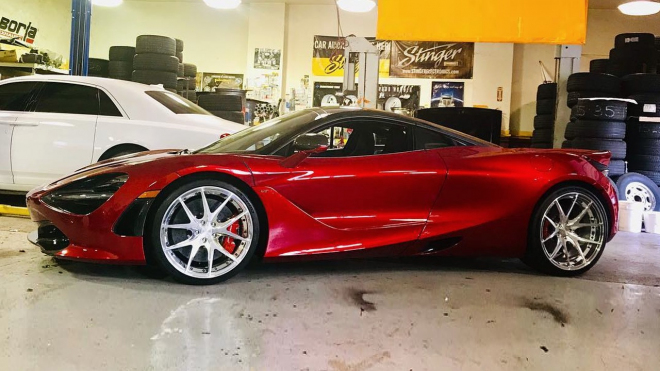 Slavného herce a muzikanta zatkli kvůli nezaplacenému mýtu, v novém McLarenu