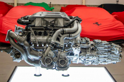 K tomuto motoru W16 Bugatti zapomnělo přibalit auto, na cenu překonávající celý váš vůz to ale bude stačit