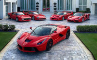 Ian Poulter shromáždil všech pět nejlepších Ferrari, vypadají úchvatně (foto)