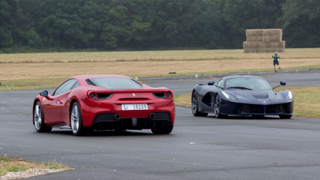 Clarkson si poslední kolo v Top Gearu střihl ve Ferrari, za 3,9 milionu pro charitu (foto)