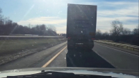 Toto je konečně rychlý způsob, jak se zbavit kamionu blokujícího levý pruh (video)