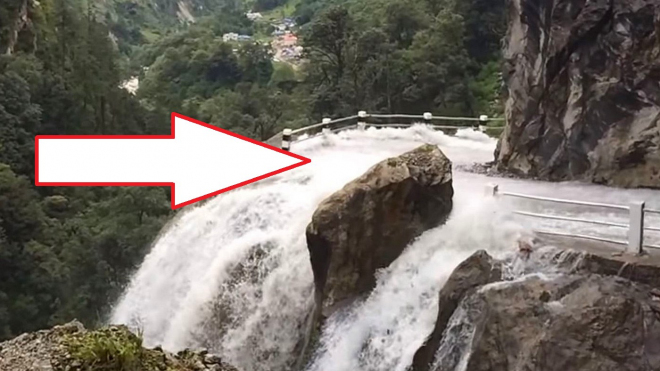 Připadají vám české silnice nebezpečné? Tudy za chvíli projede auto, plné lidí