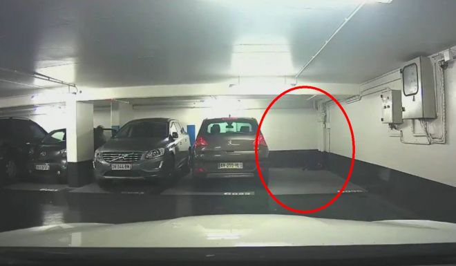 Tento muž vám ukáže, jak zaparkovat auto i do té nejmenší mezírky (video)
